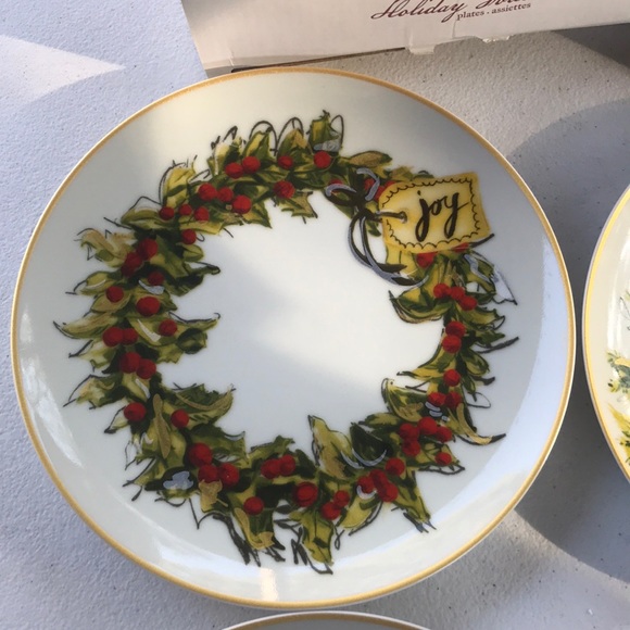 Pottery barn Holiday Forest set of 4 plates - Picture 5 of 9